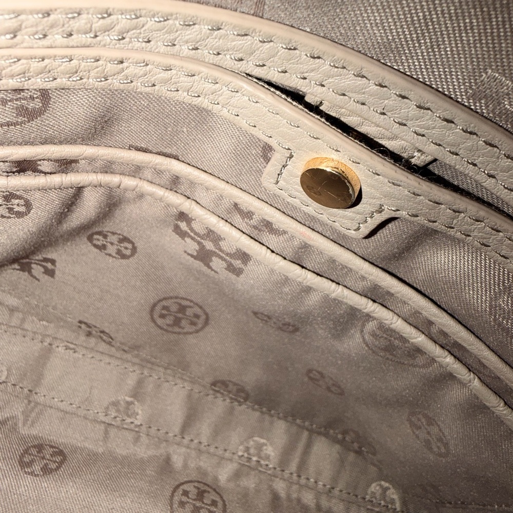 Tory Burch Bombe Leather Foldover Shoulder Bag in French Grey - Picture 6 of 10